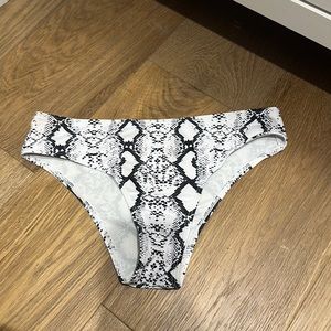 NWOT!!snake skin shein swimsuit bottoms